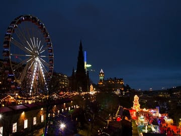 Walking Tour of Edinburgh's Historic Sites and Christmas Market