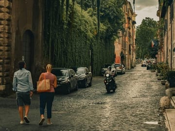 Couples Photoshoot Experience on the Streets of Rome