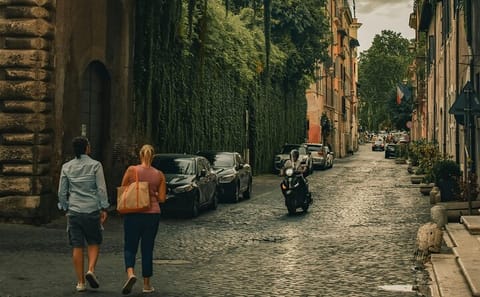 Couples Photoshoot Experience on the Streets of Rome