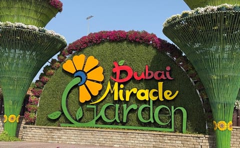Dubai Miracle Garden and Global Village Tour from Ras al Khaimah