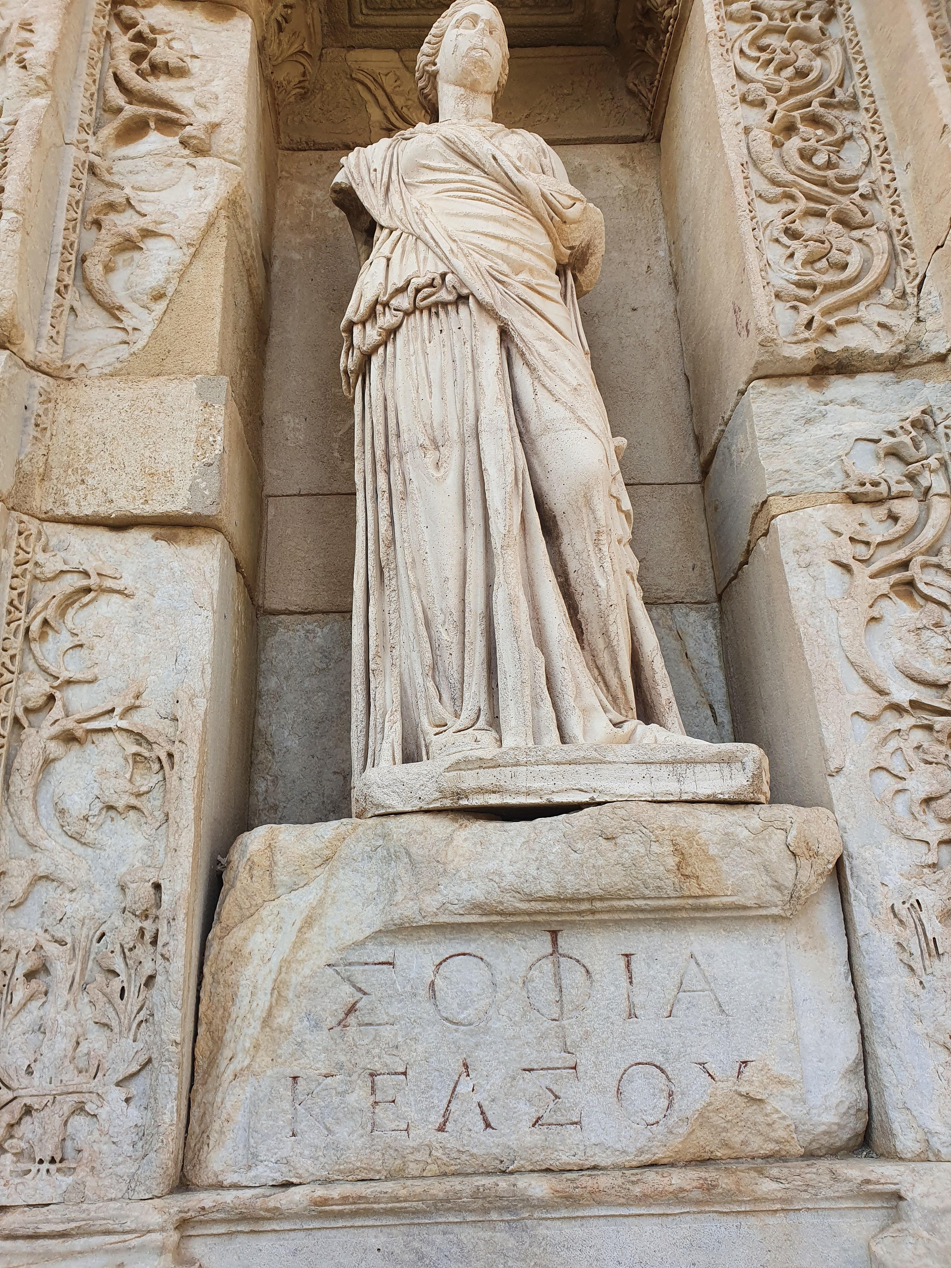 la fachada de la biblioteca de Celsus