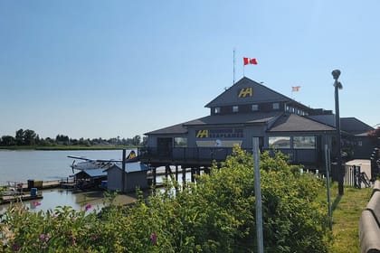 Float Plane Tour to Bowen Island with Dine-in