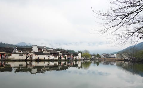 Huangshan Half-Day Tour of Hongcun Ancient Village
