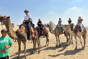 Private Full-Day Tour of Giza Pyramids and Cairo Museum