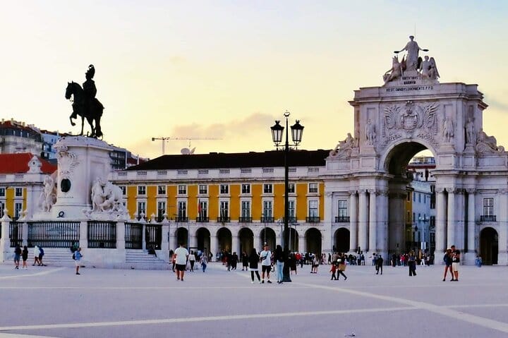 Porto to Lisbon with stops Aveiro-Fátima-Coimbra-Tomar-Nazaré-Óbidos