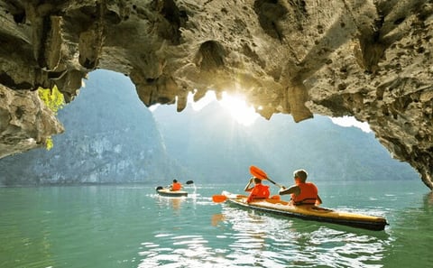 Ha long, Lan Ha bay day trip: lunch, kayak & entertainments