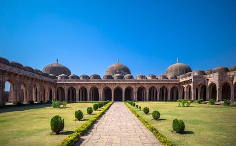 Heritage Tour from Indore to Mandu and Maheshwar