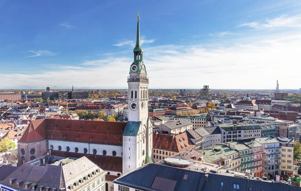 Private Guided Tour of Munich's English Garden and Marienplatz
