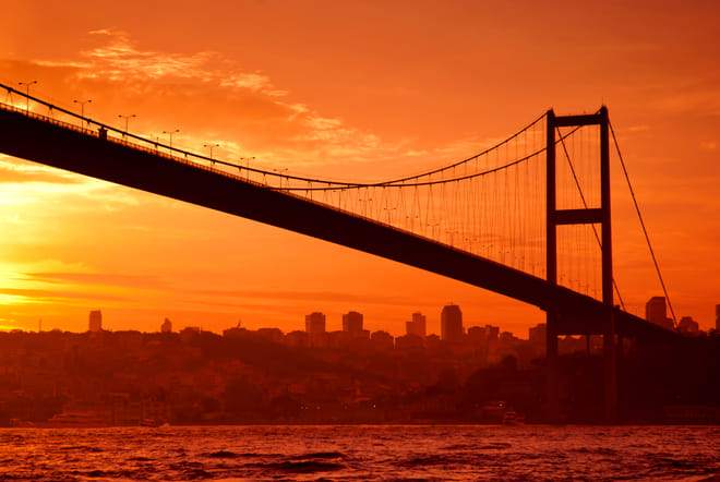 Bosphorus Sunset Yacht Cruise with Snacks and Refreshment 2