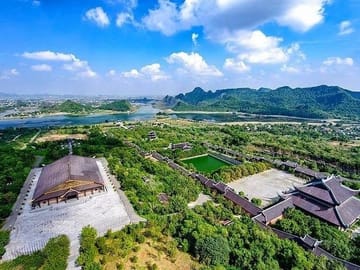 Bai Dinh Pagoda and Trang An Boat Tour from Hanoi
