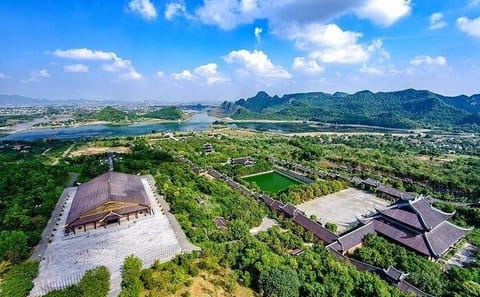 Bai Dinh Pagoda and Trang An Boat Tour from Hanoi