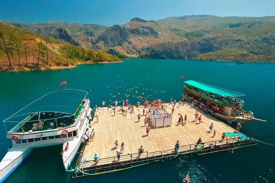 All Inclusive Green Canyon Boat Tour with Lunch and Soft Drinks