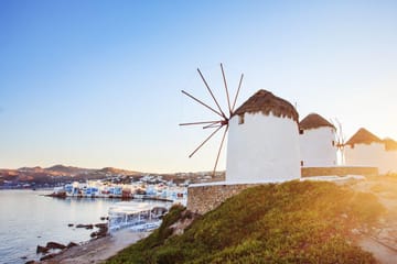 Athens and Fira 8-Day Cultural Tour with French Guide