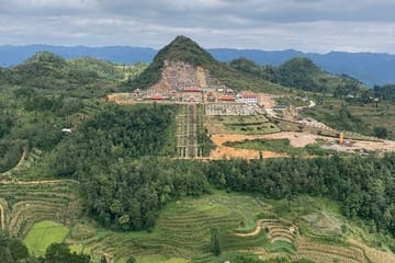 2-Day Private Tour Through the Mountains from Ha Giang Loop