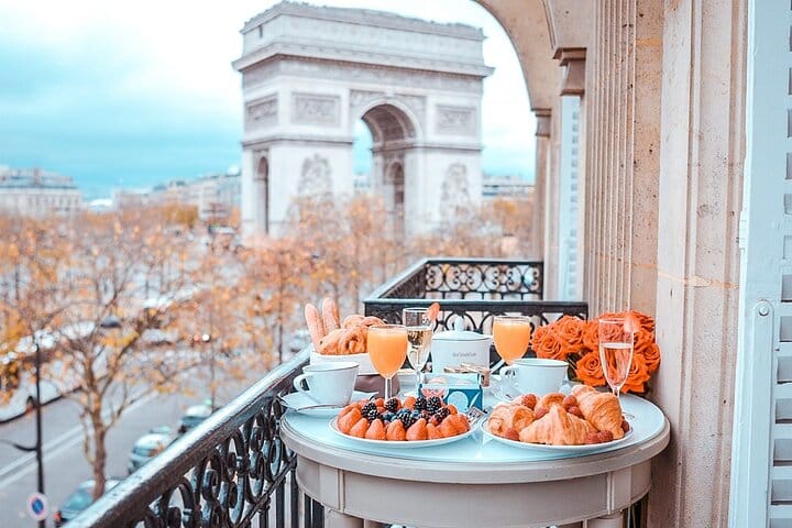 4 hours Paris VIP Private Tour with exclusive guide and driver both 8
