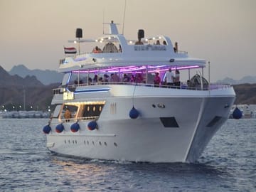 Evening Dinner Cruise with Live Music in Sharm El Sheikh