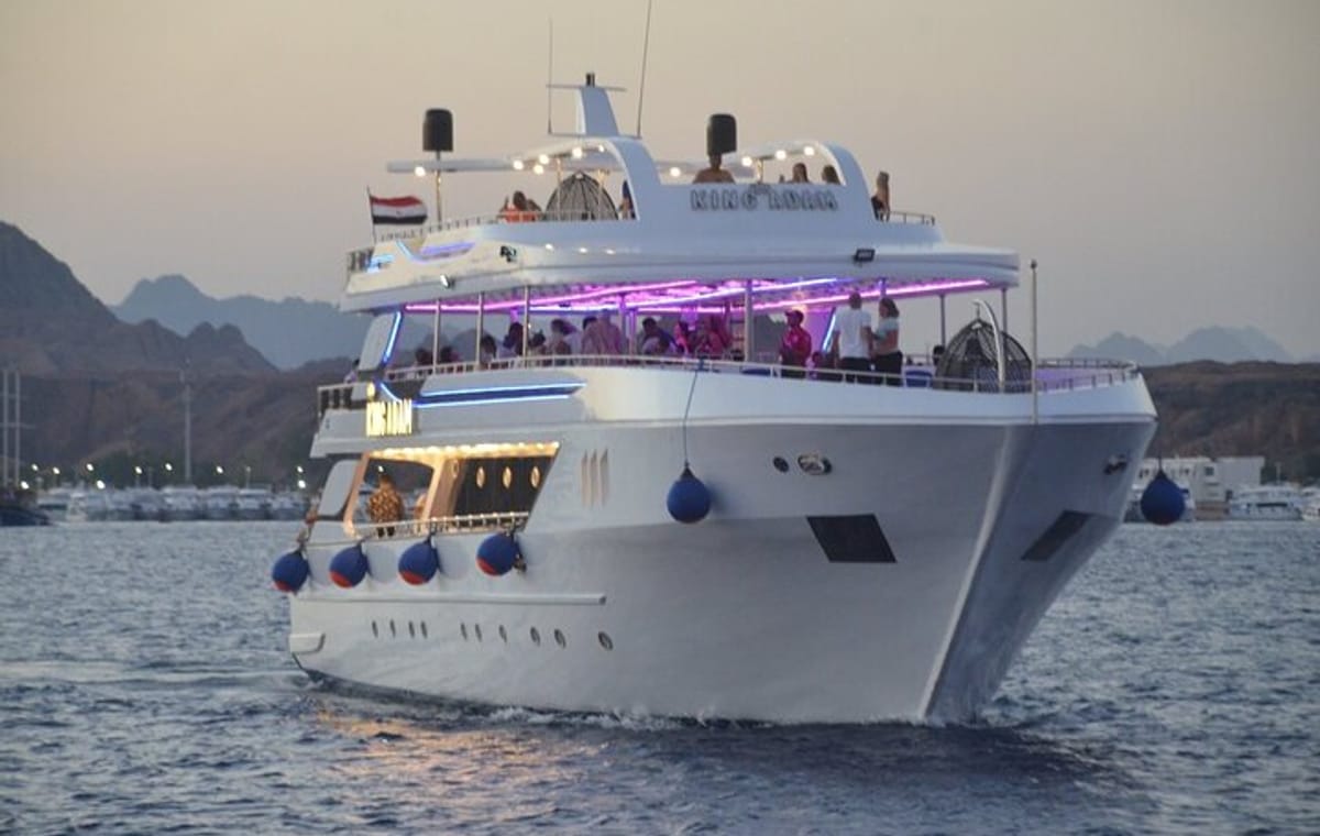 Evening Yacht Dinner & Live Music Cruise in Sharm El Sheikh