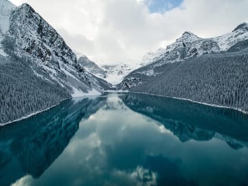 Shuttle Tour from Canmore to Lake Louise and Moraine Lake