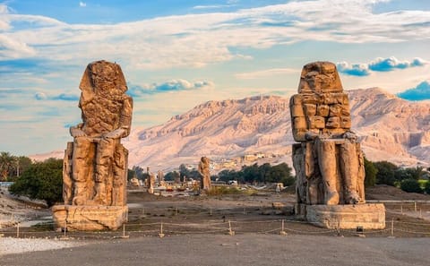 Valley of the Kings 4-Hour Guided Tour in Luxor