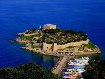 Kuşadası City Walking Tour with Turkish Carpet Experience
