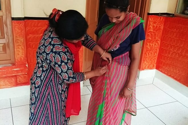 Learn Drape Indian Saree Your Self with Meal  photo 5