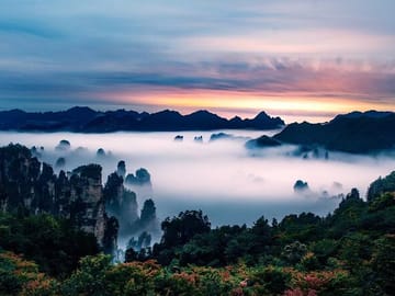 Zhangjiajie: Charm Xiangxi Folk Show Evening + Tujia Dinner Tour