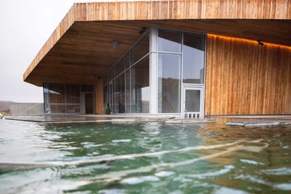 Waterfall & Warmth: Gufufoss & Vök Baths Tour from Seyðisfjörður Port