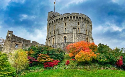 Windsor Castle Half-Day Tour with Hotel Transfer from London