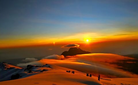 6-Day Advanced Trekking Tour to Kilimanjaro's Summit