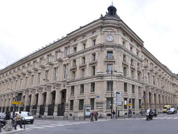 Louvre Art and Gourmet Experience in Paris