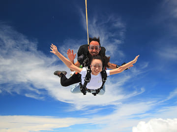 From Pattaya: Tandem Skydive Admission Ticket