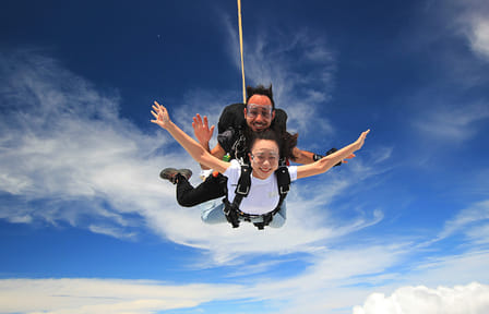 From Pattaya: Tandem Skydive Admission Ticket