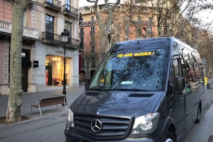 Private Transfer from Barcelona city to Harbor up to 15 people 2