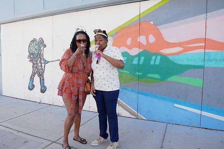 Vintage Shopping Tour of the Arts District with 100 Photos, Champagne and Lunch 4
