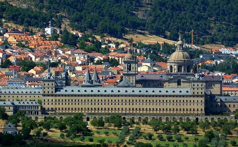 Explore El Escorial: Royal Monastery and Tombs Tour