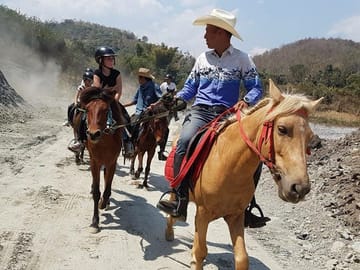 Horse Lesson+Riding+Doikham holy temple.Chiangmai