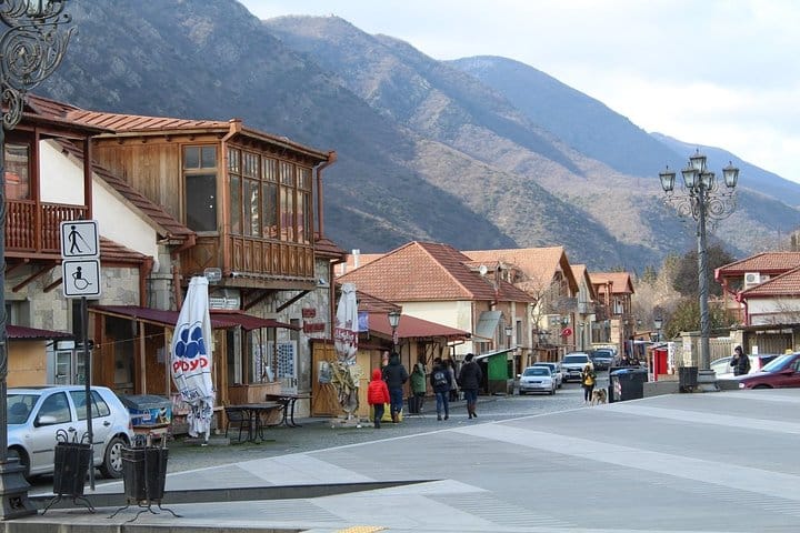 4 Full days in Georgia with private tour, free aiport