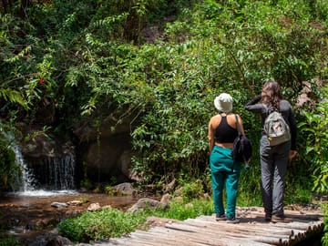 Private 2-Day Sacred Valley Tour: Waterfalls and Chinchero