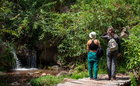 Private 2-Day Sacred Valley Tour: Waterfalls and Chinchero