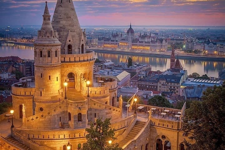 Budapest Virtual Reality City tour and Danube River Evening Cruise Package	 3