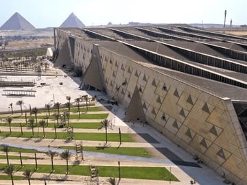 Private Hurghada to Cairo Tour: Pyramids & Grand Egyptian Museum