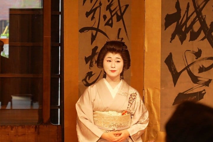 Tokyo Geisha Experience: Rare Cultural Show & Interaction 3