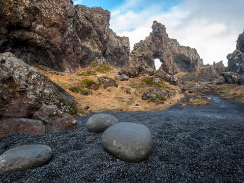 Stonelifting at Djúpilónssandur beach