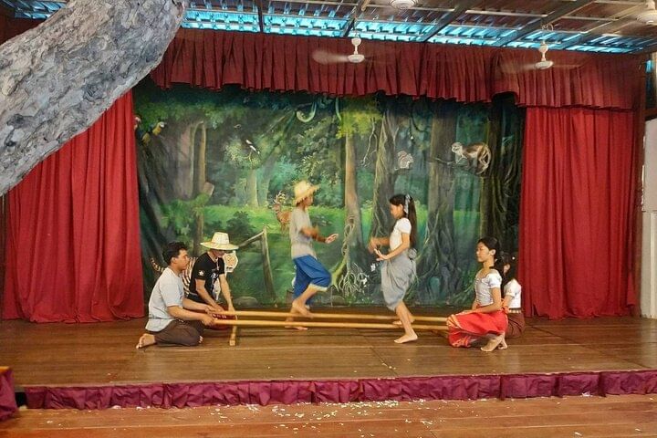 enjoying a Phnom Penh sightseeing tour including cultural and historical landmarks