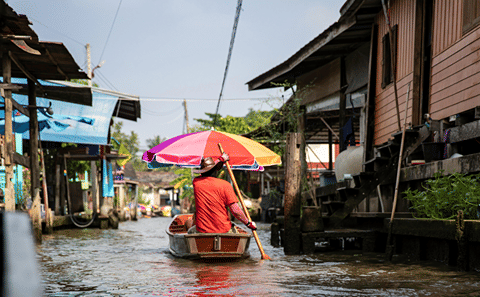 Classic tour in Maekong railway + Damnoen Saduak Floating Market + IG cafe