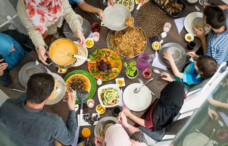 Istanbul Cultural Walking Tour with Family Dinner Experience