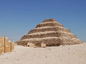 Giza Pyramids and Saqqara Full-Day Private Tour