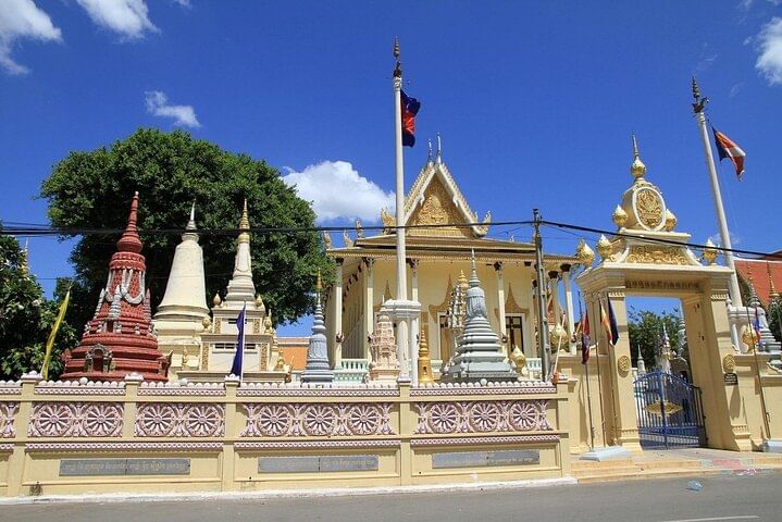 enjoying a Phnom Penh sightseeing tour including cultural and historical landmarks