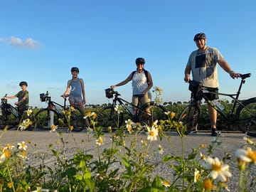 Hoi An Bike Adventure: Tra Nhieu Village & Traditional Carpentry