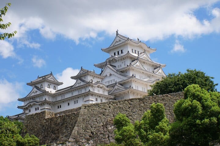 Himeji Castle Easy Bike Tour: Samurai History, Garden & Matcha 8